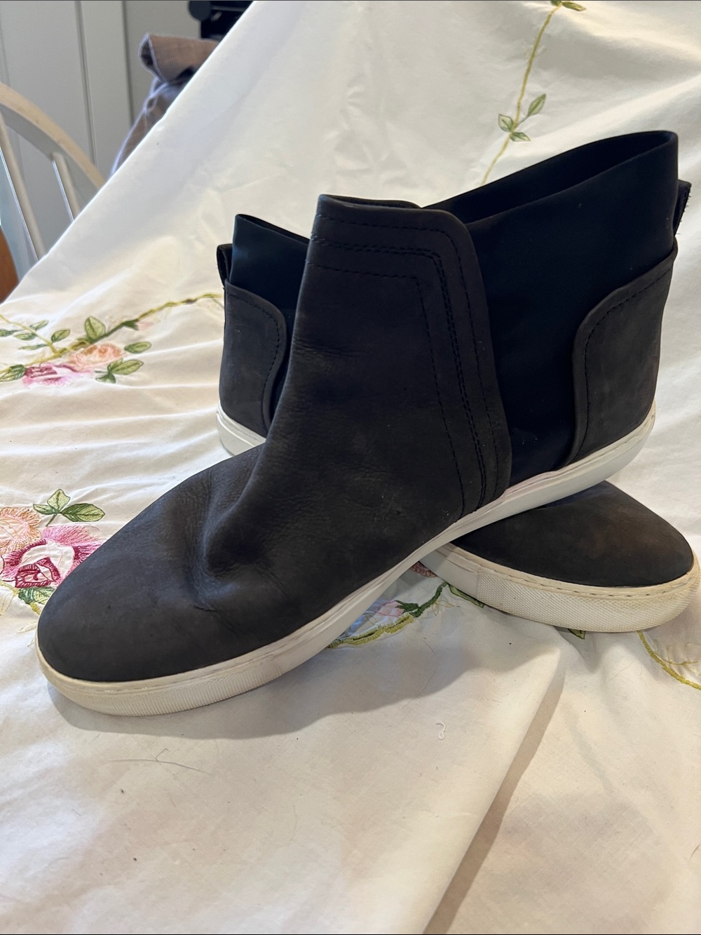 Kenneth Cole Women’s 9.5 Black Slip-On Leather Sneaker Boot